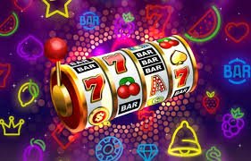 မြန်မာ ကစားသမားများ luckjili App မိုဘိုင်းဖြင့် ကစားနေမြင်ကွင်း